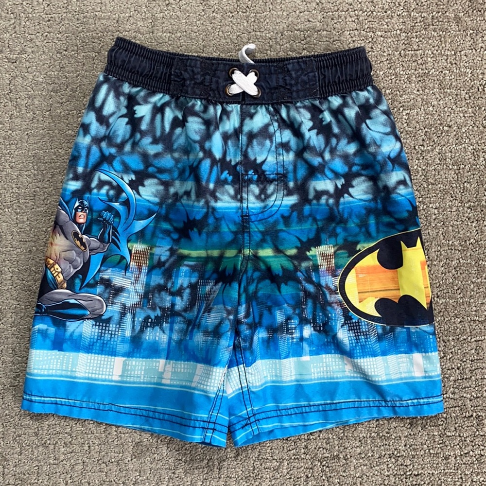 Swim shorts size 6/7